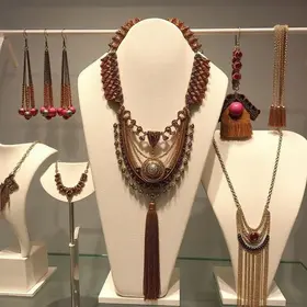 joias e bijuterias folheadas